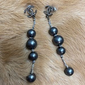 100% Authentic Chanel Gray pearls dangle earrings
